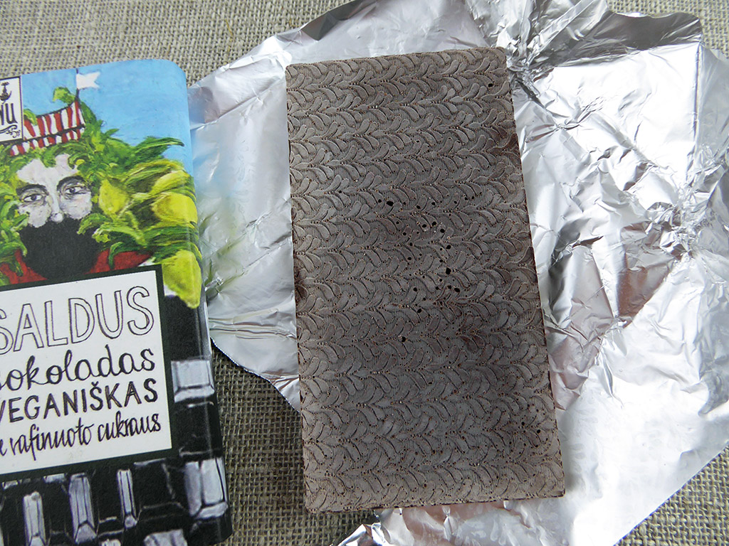 Šokolado su pistacijomis ir jūros druska viršus
