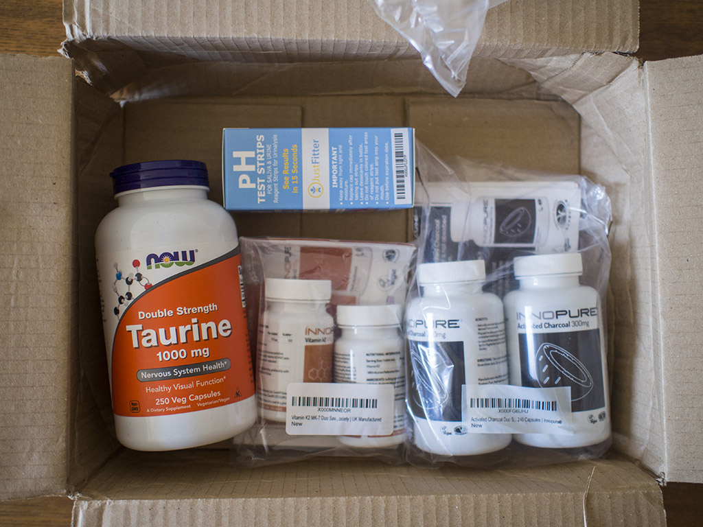 Taurinas, vitaminas K2, aktyvinta anglis iš amazon.co.uk