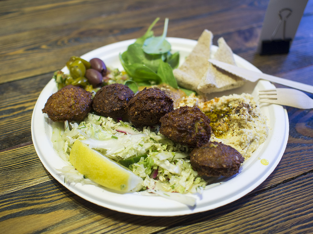 Falafeliai lėkštėje, 5.35 €