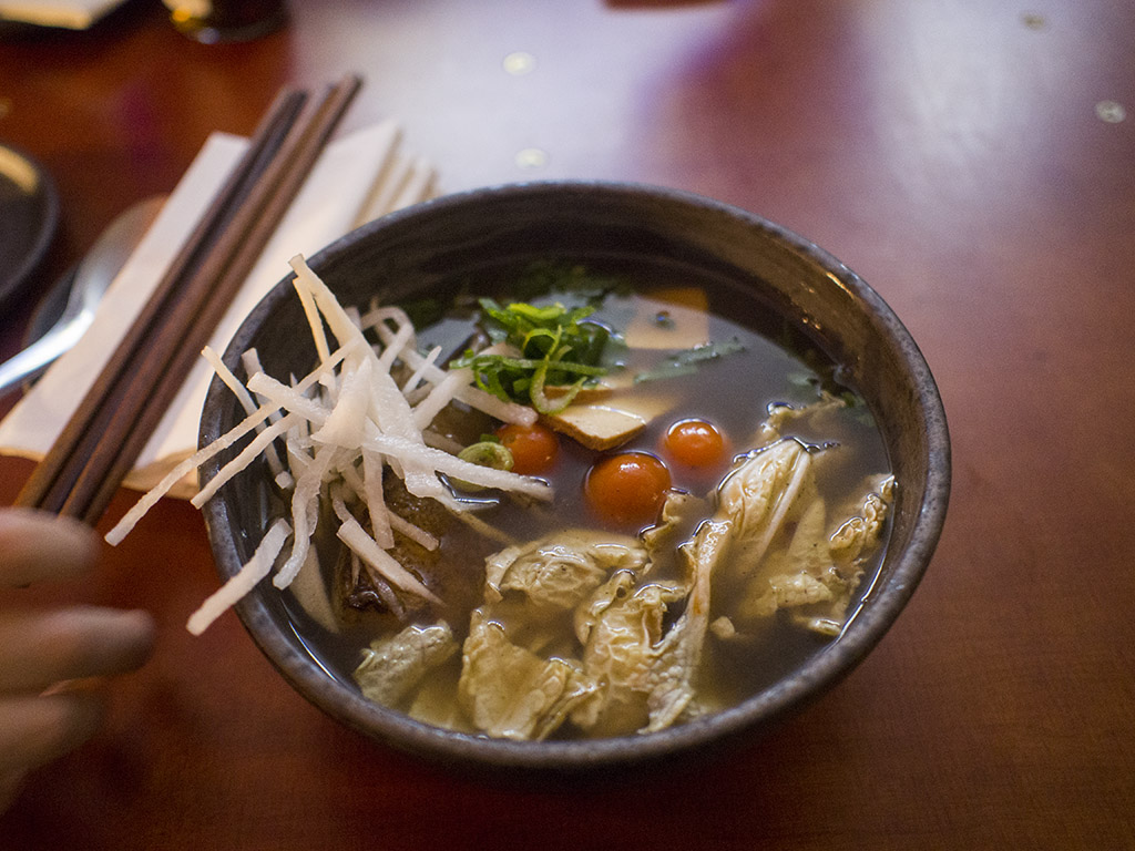 Sriuba „Soba Noodle“ (su rūkytu tofu ir aguročiu), 6.00 € (2017-09-28)